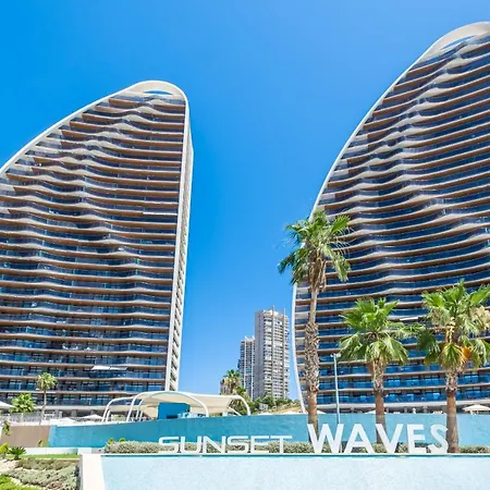 Sunset Waves 3-194 Poniente *